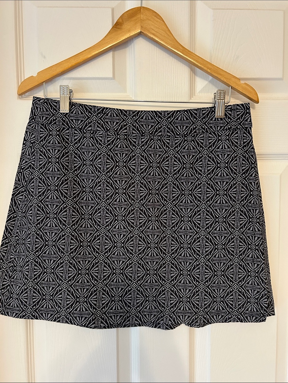 Women’s Black and White Patterned A-Line Skirt